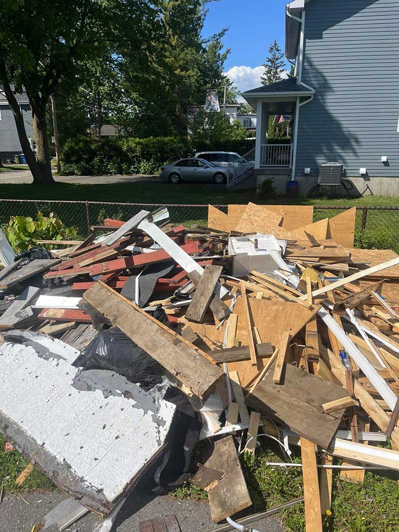 Service de débarras de déchets de construction à Montréal. Ramassage de débris de construction, élimination de matériaux de construction.